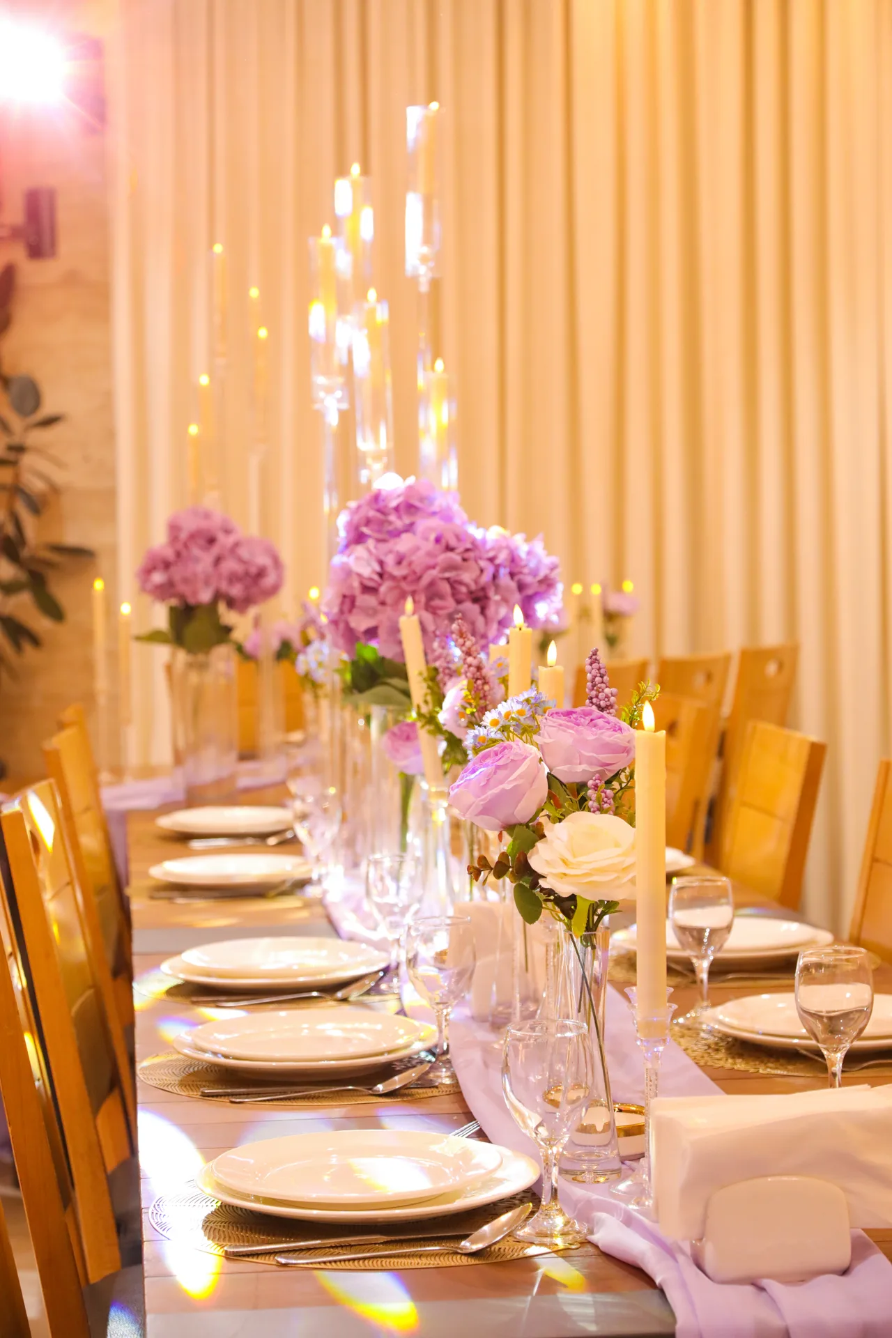 Pink hydrangea centrepieces on a long table