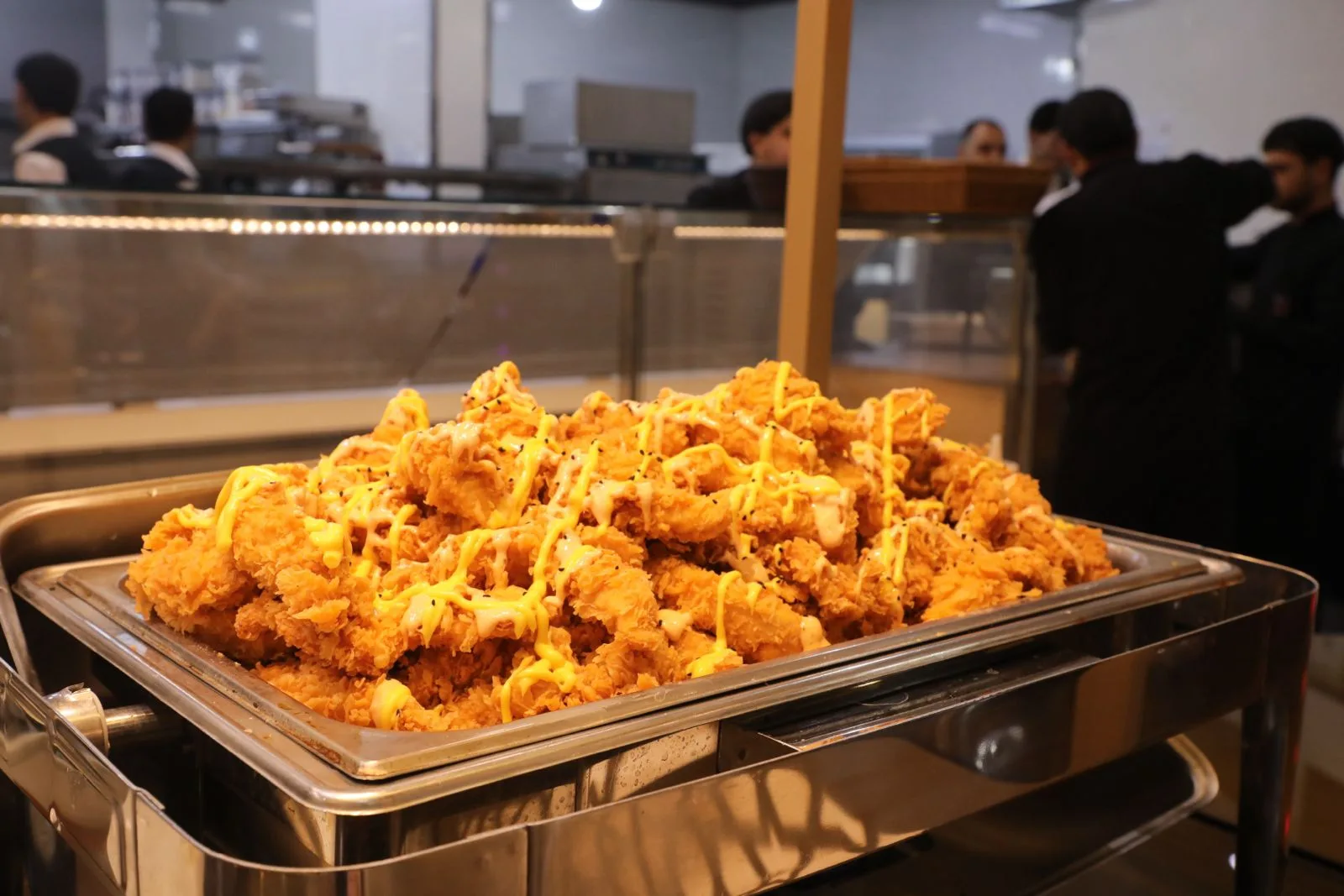 Fried chicken in a chafing dish